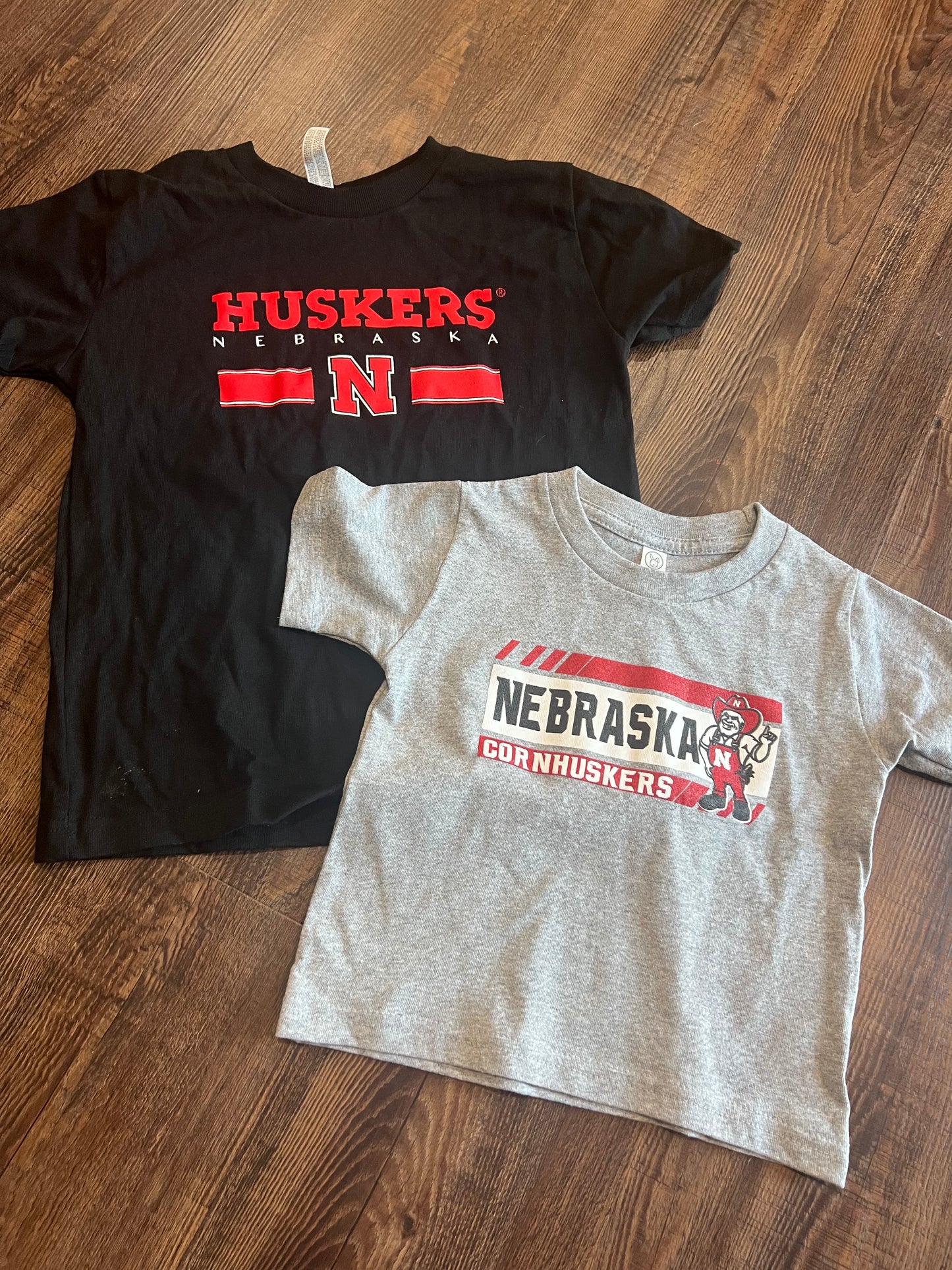 Husker tee