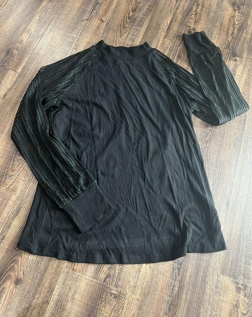 Black long sleeve mesh sleeved top